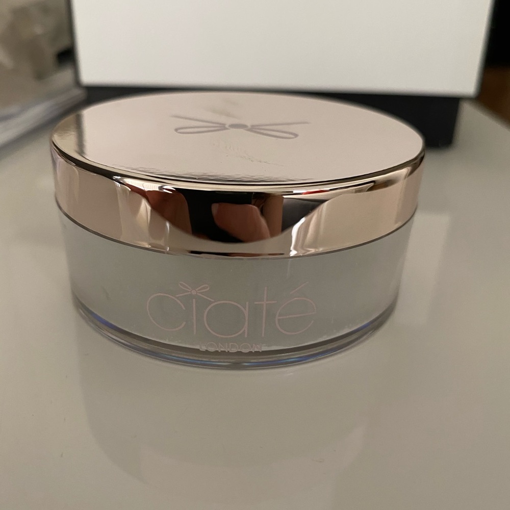 Brand New! Setting Powder